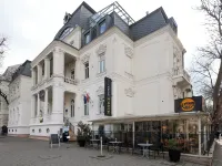 Mirage Medic Hotel Hotels near Heroes' Square
