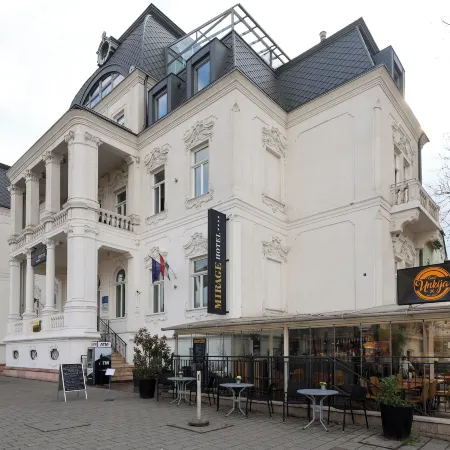 Mirage Medic Hotel Отели рядом с достопримечательностью «04. Уйпешт»