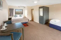 Beachcomber Lodge & Backpacker Hotels in Kaitaia