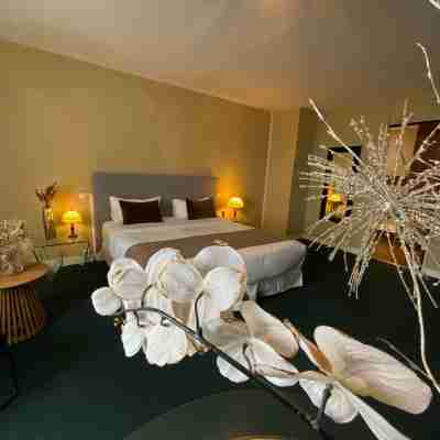 Le Renaissance Rooms