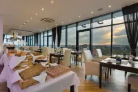 Hotel IV Jahreszeiten Lübeck - 朝食