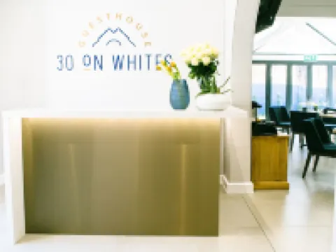 30 オン ホワイツ ゲストハウス ブルームフォンテーンのホテル