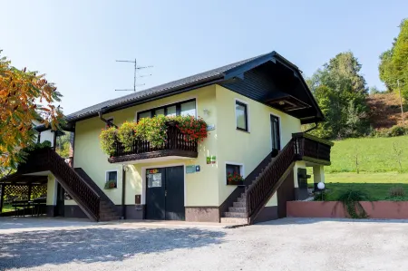 Apartments Sole Отели рядом со станцией Podcetrtek Station