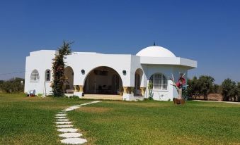 Yasmine Maamoura Beach - Housity
