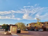Desert Cave Hotel - موقف سيارات