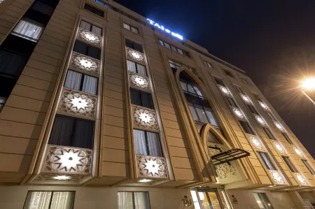 Taj Jeddah Hotel Apartment Отели рядом с достопримечательностью «Abbar and Zainy Building»