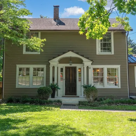 Historic Holloway Haven in DT Franklin w/ Fire-Pit
