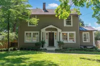 Historic Holloway Haven in DT Franklin w/ Fire-Pit - 4 ดาว