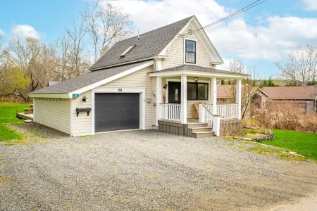 Grill w/Fire Pit - 10 Min Walk to Boat Launch