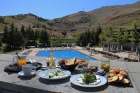 Le Grand Chalet Zaarour Hotels in Maalaqah
