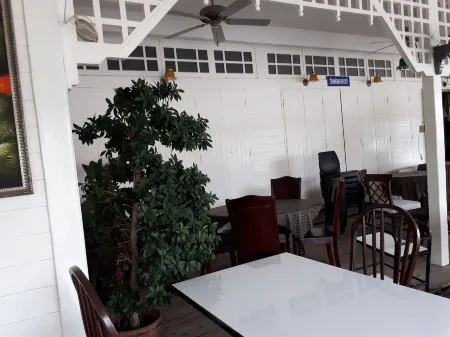 Se'Sun Amphawa Отели рядом с достопримечательностью «Wat Bang Khae Noi»