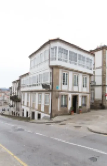 Linares Rooms Santiago Hoteles cerca de Monasterio de San Martín Pinario