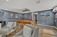 Henley-Lux Tiny Home-Hot Tub-Fire Pit Hotels in Gillespie County