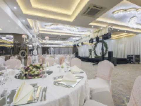 Noax Hotel โรงแรมในเมร์ซีน