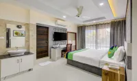 Treebo Love Shore Residency, 290 M from Lakeshore Hospital