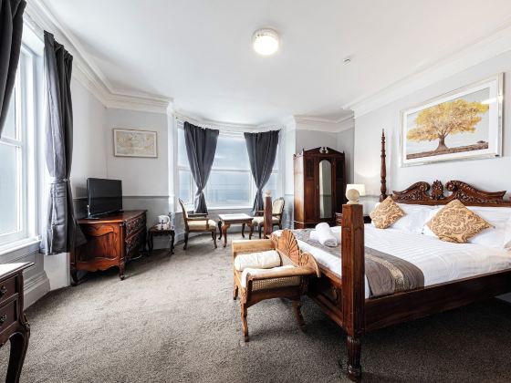 The Manor Hotel