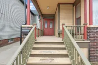 Spacious 3BR Detroit Apt Sleeps 7 + Wifi - Condos