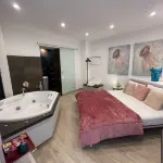 Namuri Luxury Rooms - Hot Tub