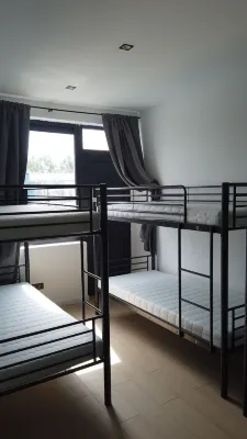 Y Hostel Hotel di 