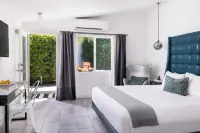 The Palm Springs Hotel - balcony