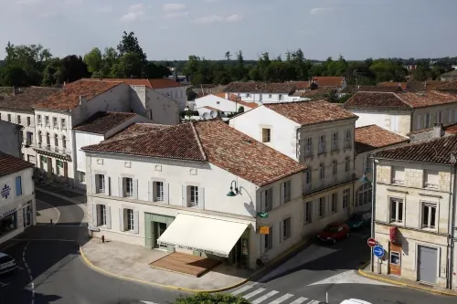 Hôtel Restaurant le Lion d'Or Hotels in Pons