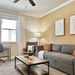 Relaxing 2-Br Apt with Pool, Hot Tub & Gym