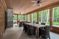 New Build Luxury Wooded Lodge Steps from Lake MI