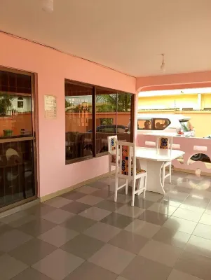 Obiba J.k Guesthouse - Pensionaatit