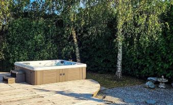 Peaceful Cabin Nature Getaway in Othery