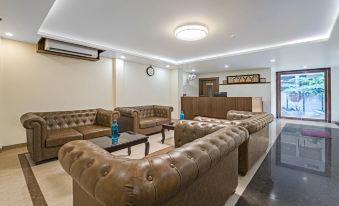 Treebo Aaravi Residency, 800 Mtrs from Promenade Beach