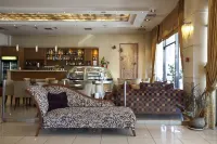 Crystal City Hotel - bar