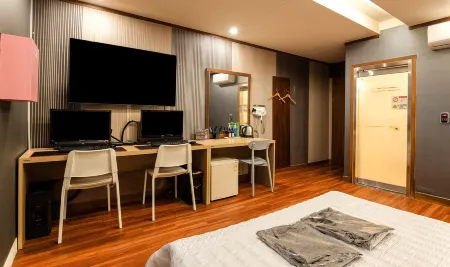 Clio Motel Отели рядом с достопримечательностью «National Institute of Biological Resources»