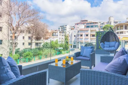 Grey - Elegant Apartments in Awkar