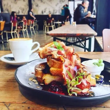 Southwark Hotel & Apartments Отели рядом с достопримечательностью «Кашмир Хилл Лукаут»