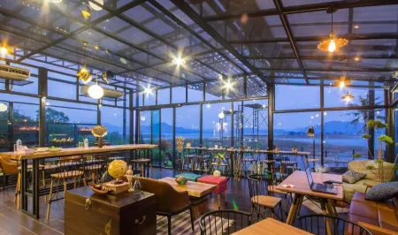 Kaengkrachan Boathouse Paradise Resort Отели рядом с достопримечательностью «Kaeng Krachan Dam Electric»