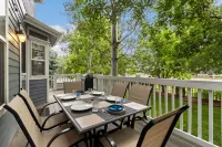 Fabulous Family-Friendly Retreat by Windsor Lake! Hotels in Windsor