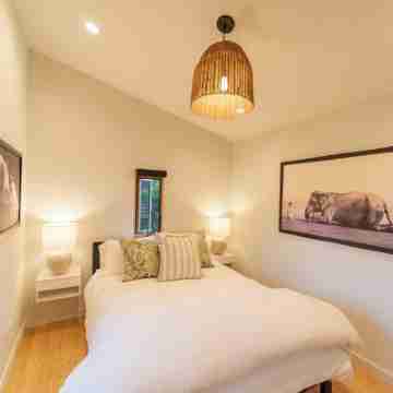 New Luxury Cottage Minutes To Beach & Town! Rooms