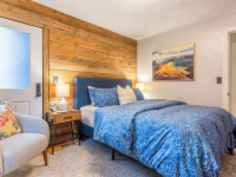 Delightful Downtown Retreat in the Willamette Wine Country Hotels in Newberg