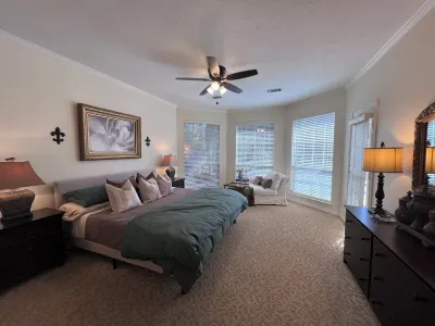 Expansive 4-Bedroom Luxury Getaway Featuring Pool and Hot Tub in North Houston.