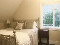 Charming 2-bedroom cottage with AC, High Speed WiFi in gorgeous Hansville.