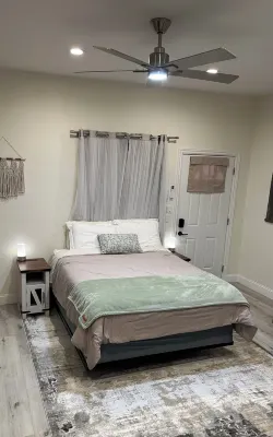 Cozy, private full Guesthouse in Bakersfield, CA