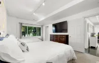 Charming 2-bedroom apartment nestled in nature behind the Broadmoor Hotel. Hotels near Cheyenne Mountain Zoo