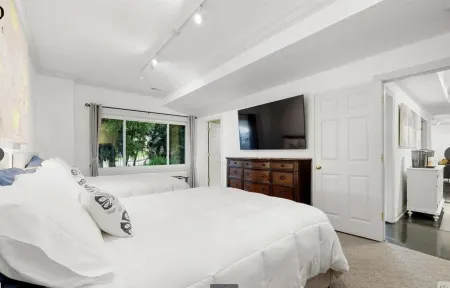 Charming 2-bedroom apartment nestled in nature behind the Broadmoor Hotel.