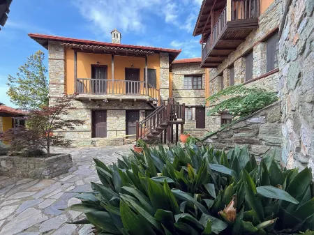 Pliades Traditional Guesthouse Отели в г. Платамон