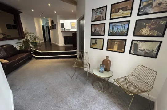 King Street Serviced Apartments Отели рядом с достопримечательностью «Hyning Monastery»