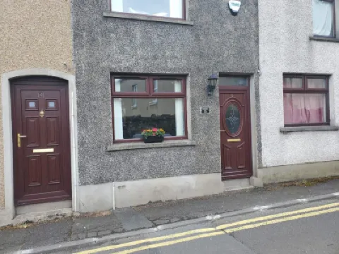 House - Sleeps 4 with Cozy Fireplace Hotels in 