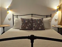 VOLPE E UVA Winesuites & Spa Hotels in Trani