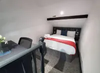 1 Bed Flat - Sleeps 2 - Parking - Balcony - Wifi - balcone