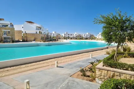 Lagoonfront Easy 1BDR Swan Lake El Gouna Отели рядом с достопримечательностью «Coraya Divers El Gouna»