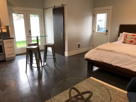 Modern Private Access 1 Bed Studio Downtown Coeur d'Alene Idaho
